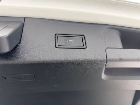 Used 2023 Volkswagen Atlas SE w/ Panoramic Sunroof Package image 81