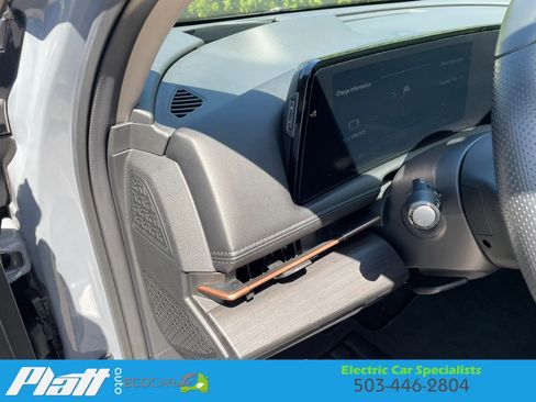 Used 2023 Nissan Ariya AWD image 25