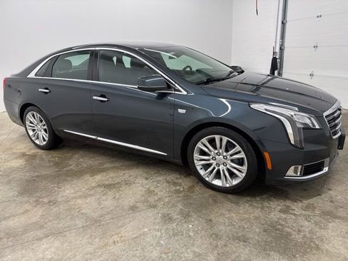 Used 2018 Cadillac XTS Luxury image 3