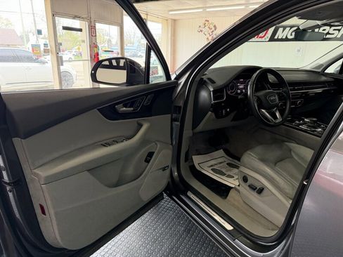 Used 2019 Audi Q7 3.0T Prestige w/ Prestige Package image 12