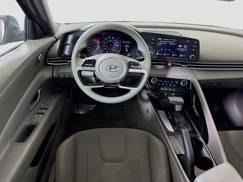 Used 2023 Hyundai Elantra SEL image 17