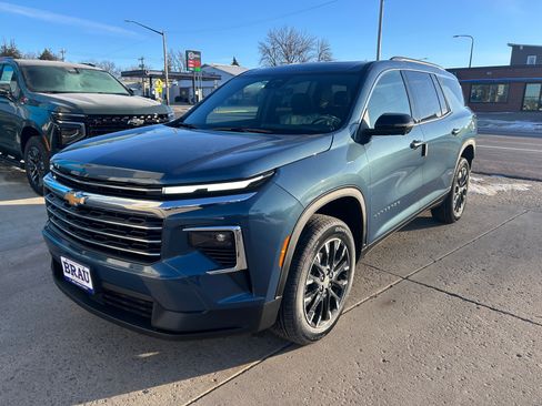 New 2026 Chevrolet Traverse LT w/ Sun and Wheel Package image 2