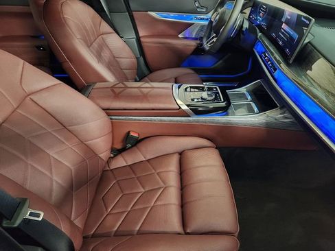 Used 2025 BMW 750e xDrive 750e xDrive w/ Executive Package image 3