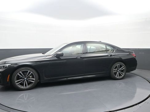Used 2022 BMW 740i xDrive w/ M Sport Package image 4