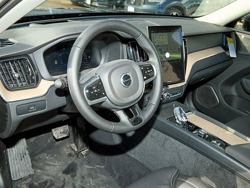 New 2026 Volvo XC60 B5 Ultra w/ Climate Package image 13