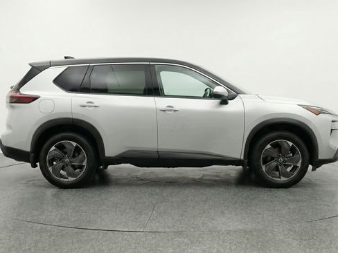 Used 2025 Nissan Rogue SV AWD/4WD image 11