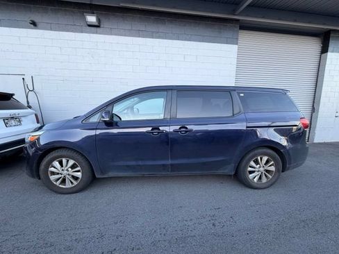 Used 2018 Kia Sedona LX FWD image 7