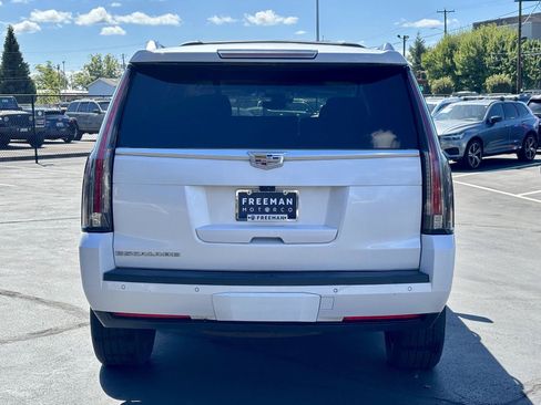Used 2019 Cadillac Escalade Luxury AWD/4WD image 8