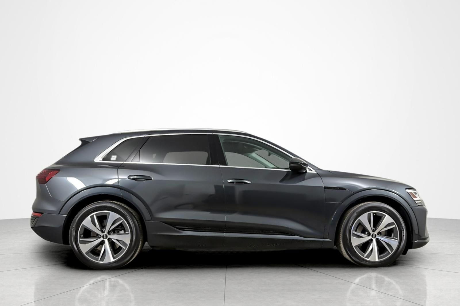 Used 2024 Audi Q8 e-tron Premium AWD/4WD image 6
