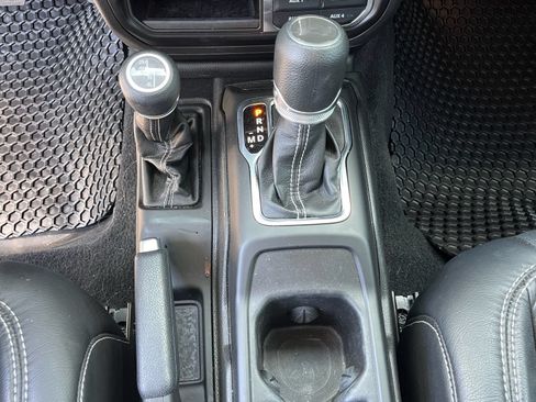 Used 2023 Jeep Wrangler Unlimited Sahara w/ LED Lighting Group AWD/4WD image 27