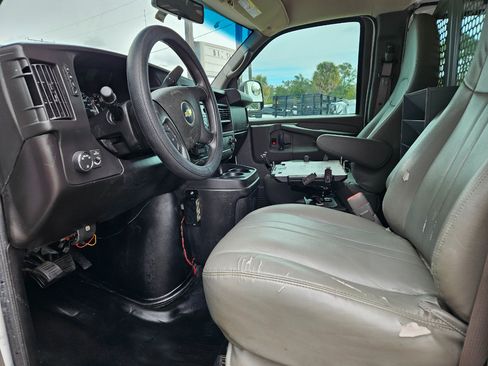 Used 2014 Chevrolet Express 2500 image 10