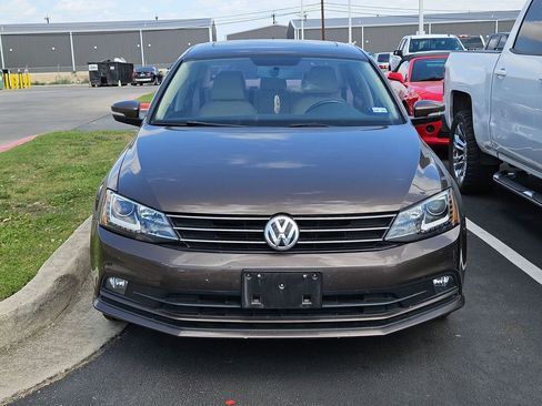 Used 2015 Volkswagen Jetta SE image 2