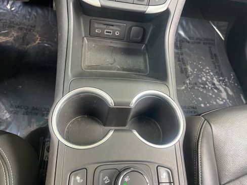 Used 2022 GMC Terrain SLT image 18