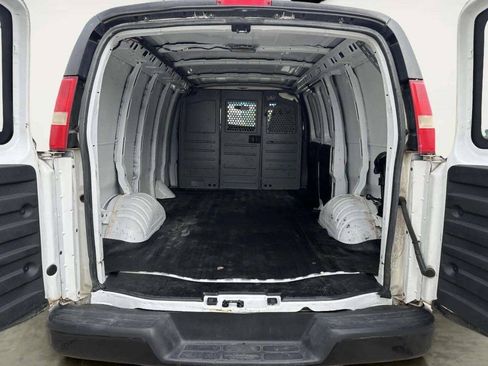Used 2014 Chevrolet Express 2500 RWD image 16