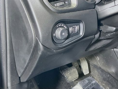 Used 2022 Jeep Renegade Latitude w/ Convenience Group AWD/4WD image 10