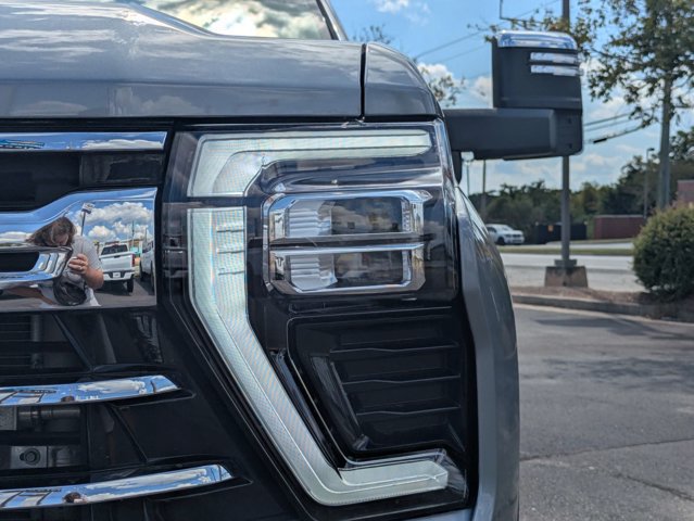 Used 2025 Chevrolet Silverado 2500 LTZ w/ LTZ Premium Package AWD/4WD image 9