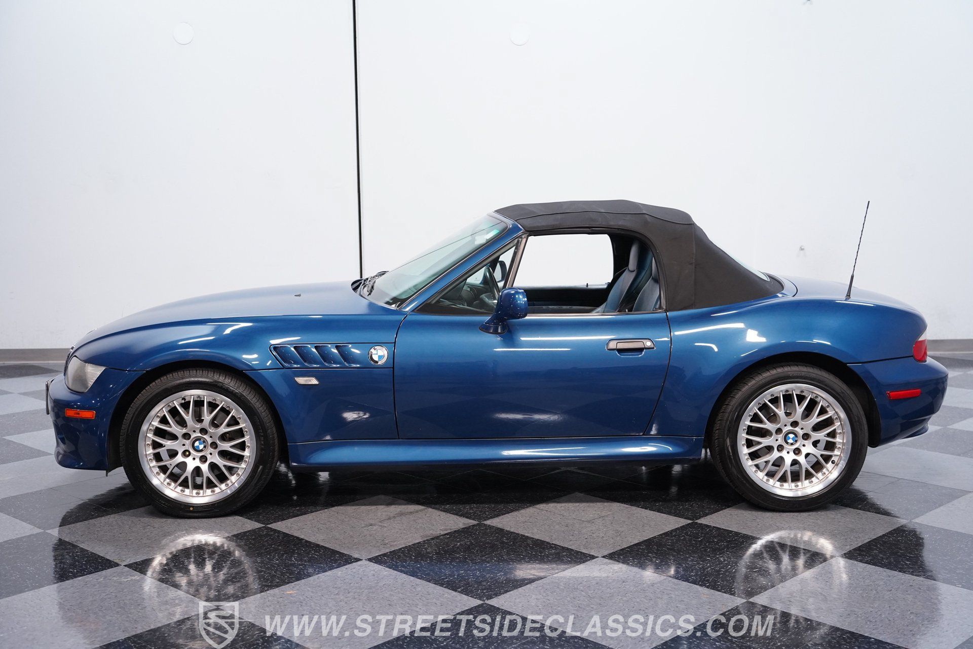 Used 2001 BMW Z3 3.0i RWD image 2