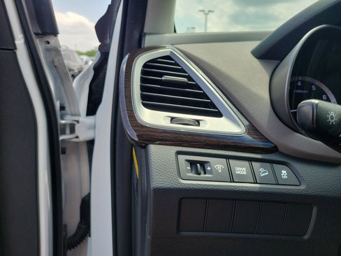 Used 2018 Hyundai Santa Fe Sport FWD image 20
