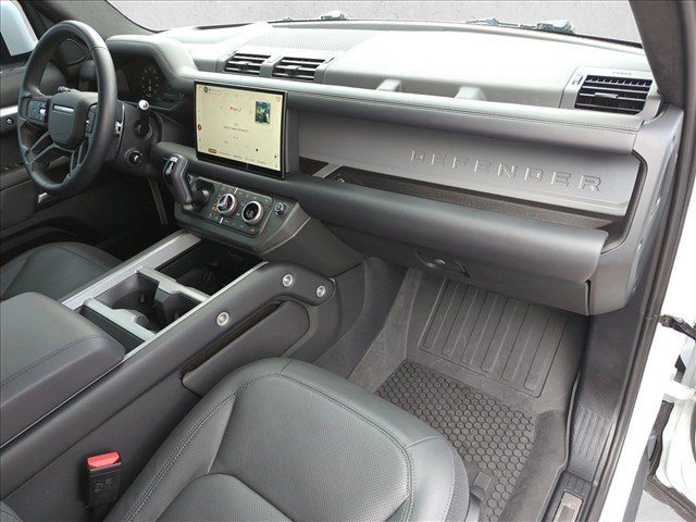 Used 2025 Land Rover Defender 110 V8 AWD/4WD image 22