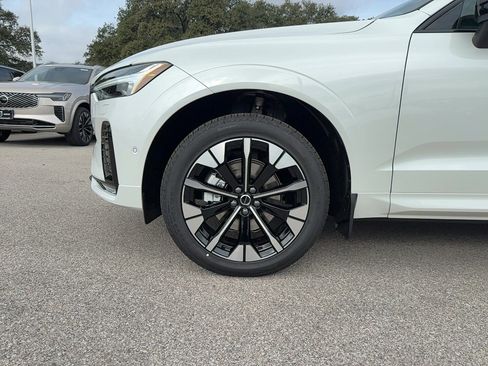 New 2026 Volvo XC60 B5 Plus w/ Climate Package image 9