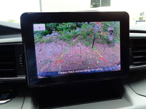 Used 2023 Ford Explorer XLT w/ Equipment Group 202A AWD/4WD image 14