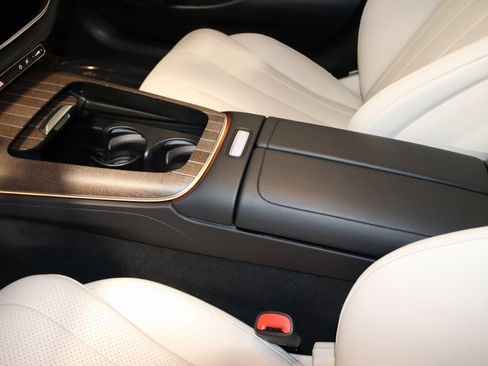 Used 2025 Mercedes-Benz E 350 4MATIC Sedan image 44