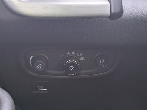 Used 2023 GMC Terrain SLT image 29