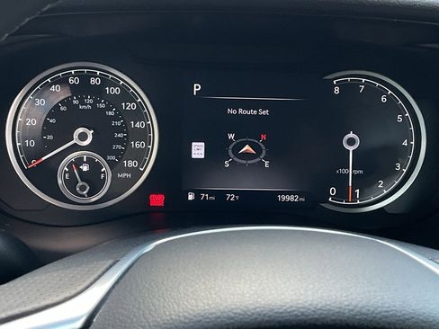 Used 2025 Genesis G70 2.5T image 20