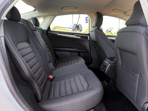 Used 2019 Ford Fusion SE FWD image 19
