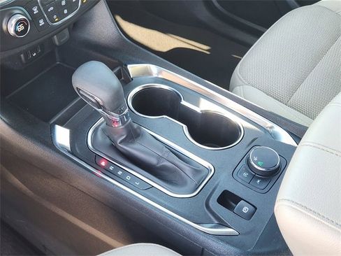 Used 2022 Chevrolet Traverse LS image 20