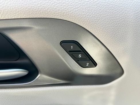 Used 2024 Chrysler Pacifica Touring-L AWD/4WD image 12
