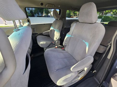 Used 2014 Toyota Sienna LE FWD image 16