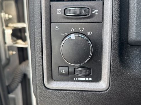 Used 2016 RAM 1500 Tradesman w/ Chrome Appearance Group image 15