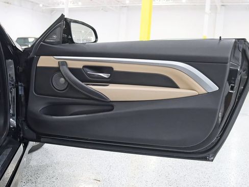 Used 2018 BMW M4 Convertible RWD image 35