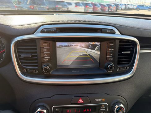 Used 2019 Kia Sorento LX w/ LX Convenience Package image 27