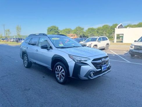 Used 2023 Subaru Outback Premium AWD/4WD image 4