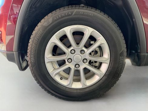 Used 2022 Jeep Grand Cherokee Laredo X image 30