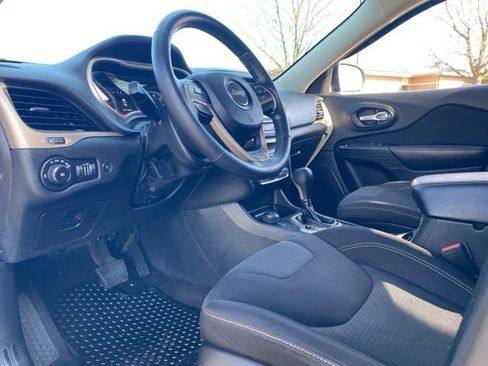 Used 2016 Jeep Cherokee Latitude w/ Comfort/Convenience Group image 20