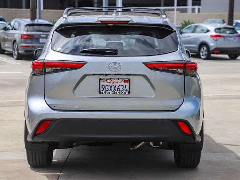 Used 2023 Toyota Highlander XLE FWD image 7