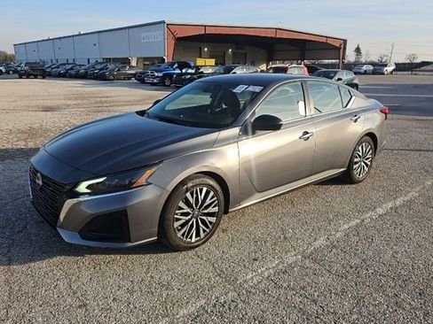 Used 2024 Nissan Altima 2.5 SV image 4