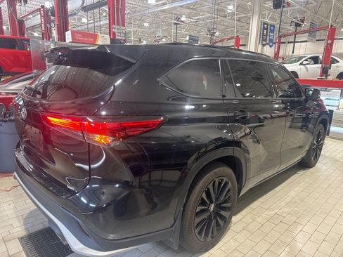 Used 2023 Toyota Highlander XSE FWD image 10