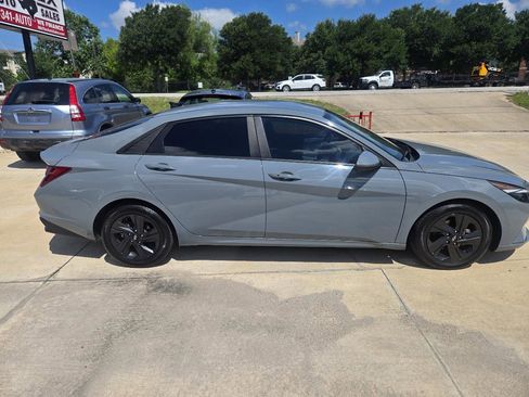 Used 2021 Hyundai Elantra SEL FWD image 5