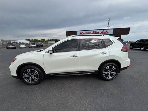Used 2018 Nissan Rogue SL w/ Premium Package FWD image 2