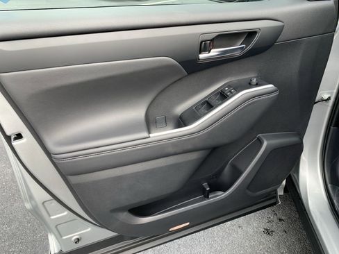 New 2024 Toyota Highlander XLE image 21