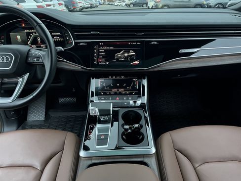 Certified 2025 Audi Q8 Premium image 9