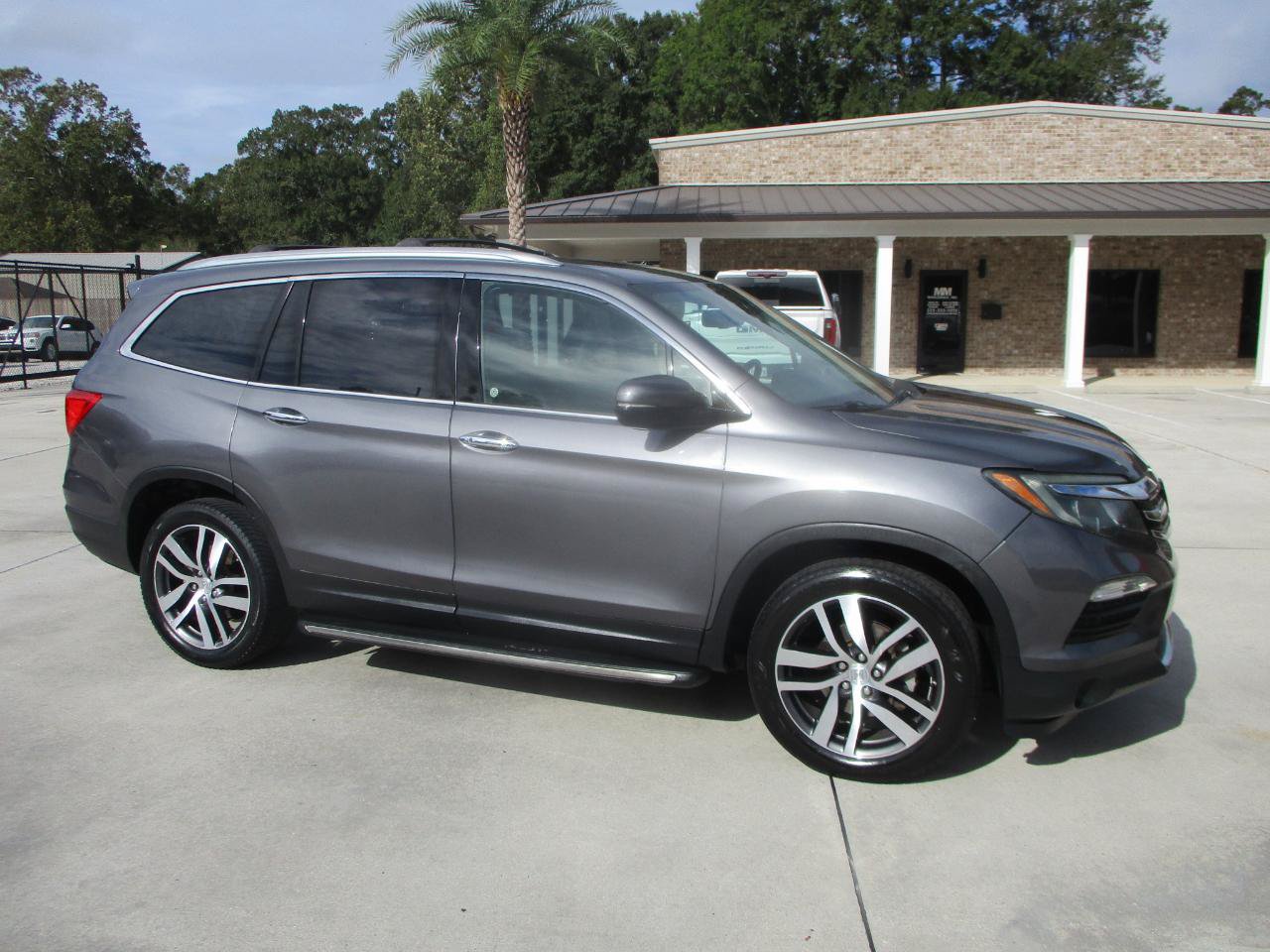 Used 2018 Honda Pilot Elite image 1