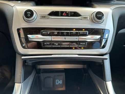 Used 2024 Ford Explorer XLT w/ Equipment Group 202A RWD image 14