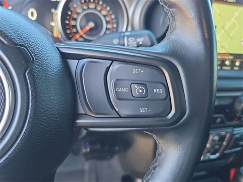 Used 2021 Jeep Gladiator Willys image 23