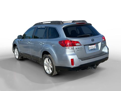 Used 2014 Subaru Outback 2.5i Limited w/ Moonroof Package image 3