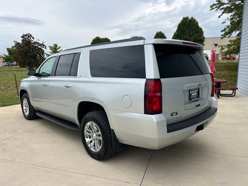 Used 2019 Chevrolet Suburban LT image 4